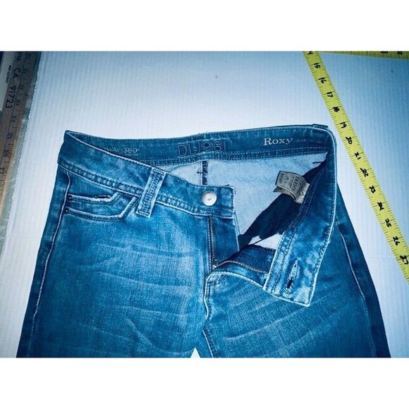 DL1961 Womens Low Rise Roxy Kick Flare Light Wash Size 26x33 Fits 27x33 - Picture 12 of 16